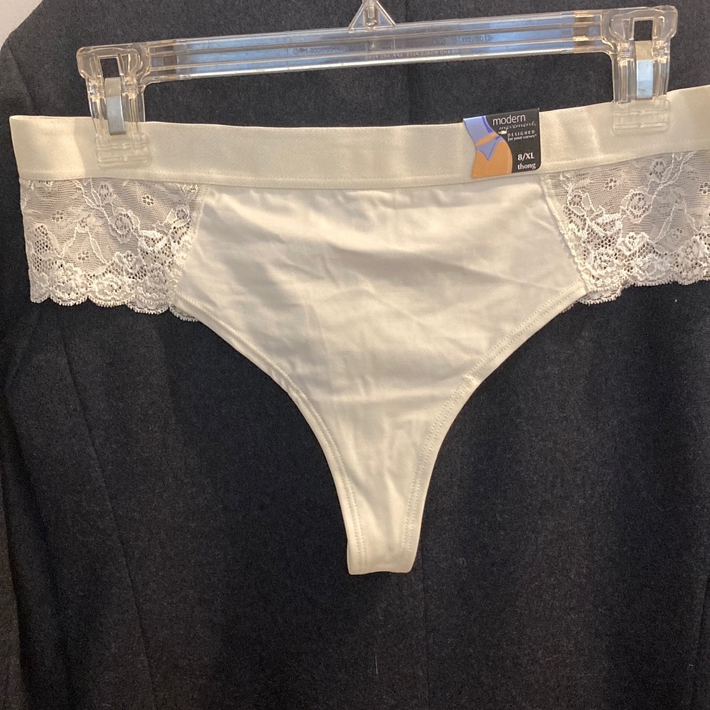 Modern movement thong - XL